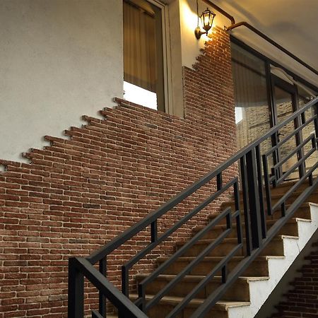 Winehouse Old Qvevri Apartments Tbilisi Exterior photo
